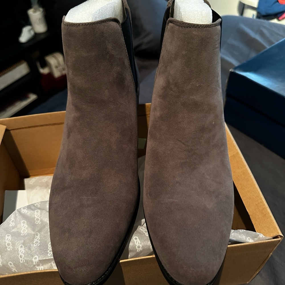 Brand new ASOS Chelsea boots
